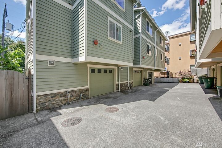 Property Photo: 1110 10th Ave E A WA 98102