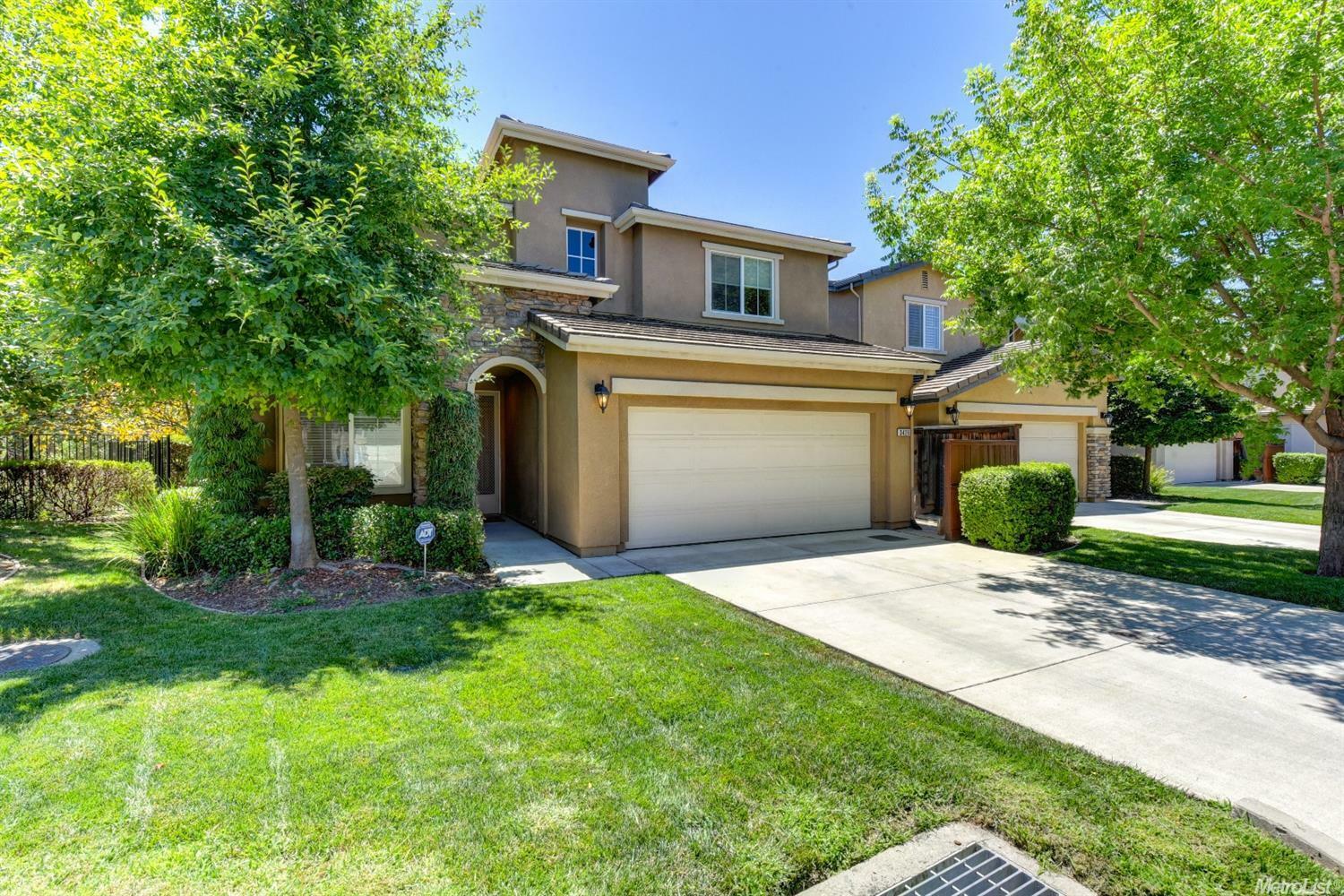 Property Photo: 3426 Kensington Court 42 CA 95765