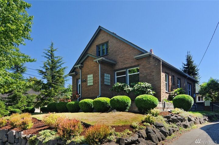 Property Photo: 2516 24th Ave E WA 98112