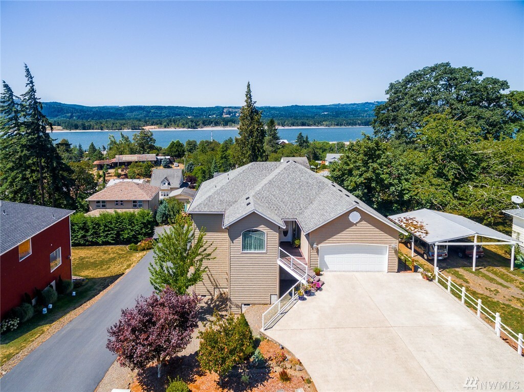 Property Photo:  417 S Third Place  WA 98625 