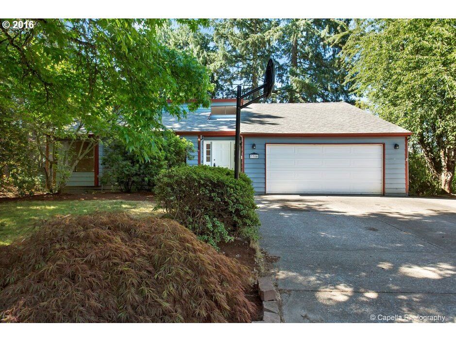 Property Photo: 3384 SE Willow St OR 97123