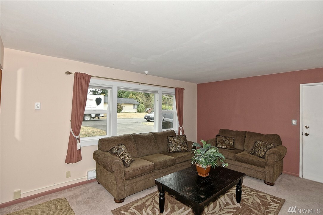 Property Photo:  6201 226th St SW  WA 98043 