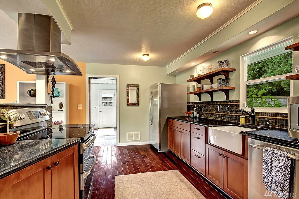 Property Photo: 409 E View Ridge Dr WA 98203