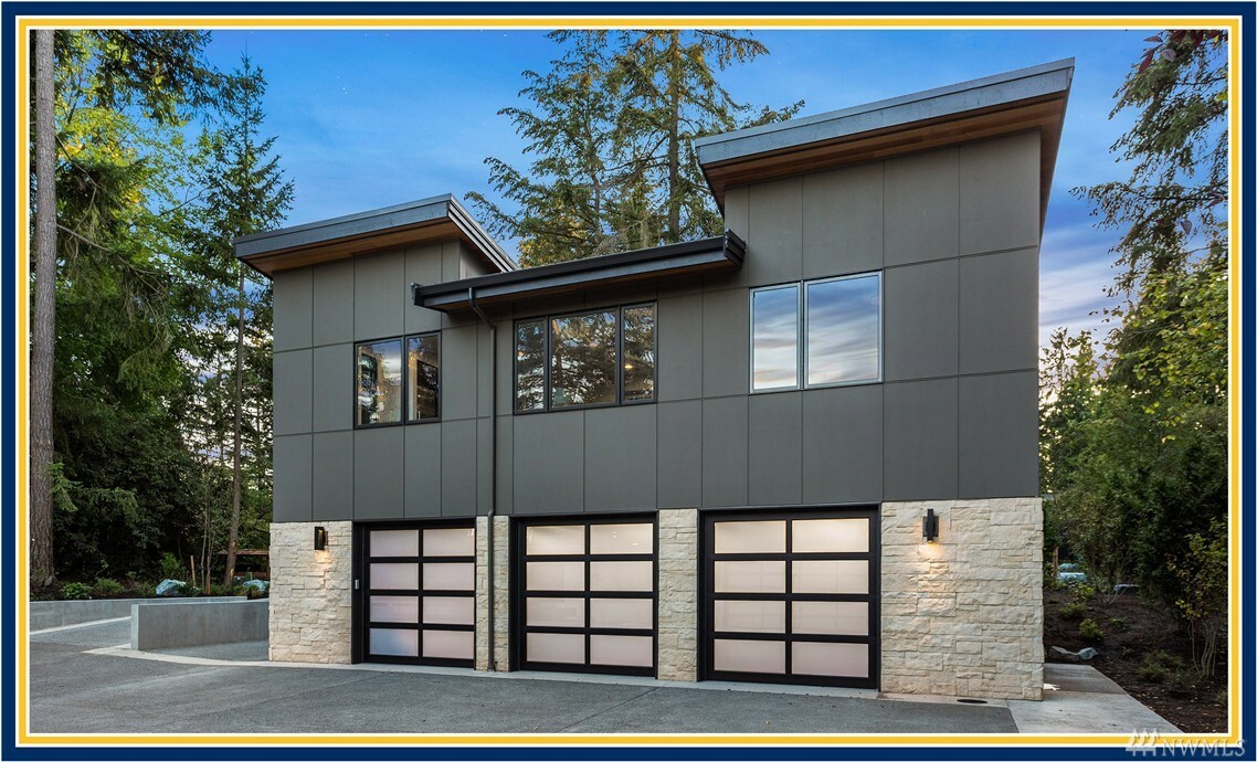 Property Photo:  2038 79th Ave NE  WA 98039 