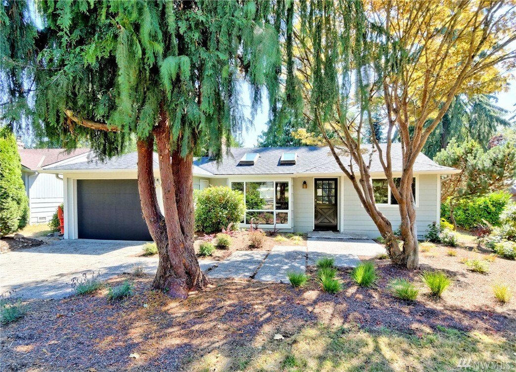 Property Photo: 7712 222nd St SW WA 98026