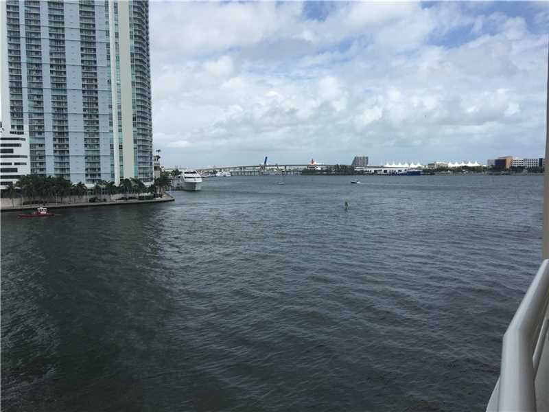 Property Photo:  888 Brickell Key Dr 504  FL 33131 