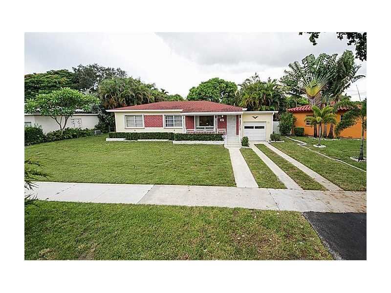 Property Photo: 620 Forrest Dr FL 33166