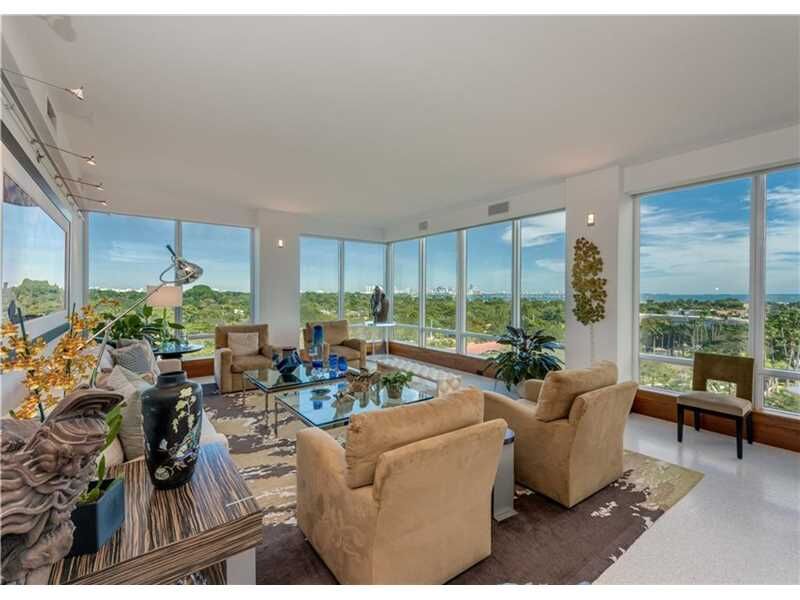Property Photo: 60 Edgewater Dr 8G FL 33133