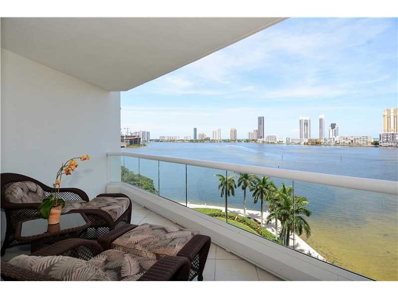 Property Photo:  2600 Island Blvd 803  FL 33160 