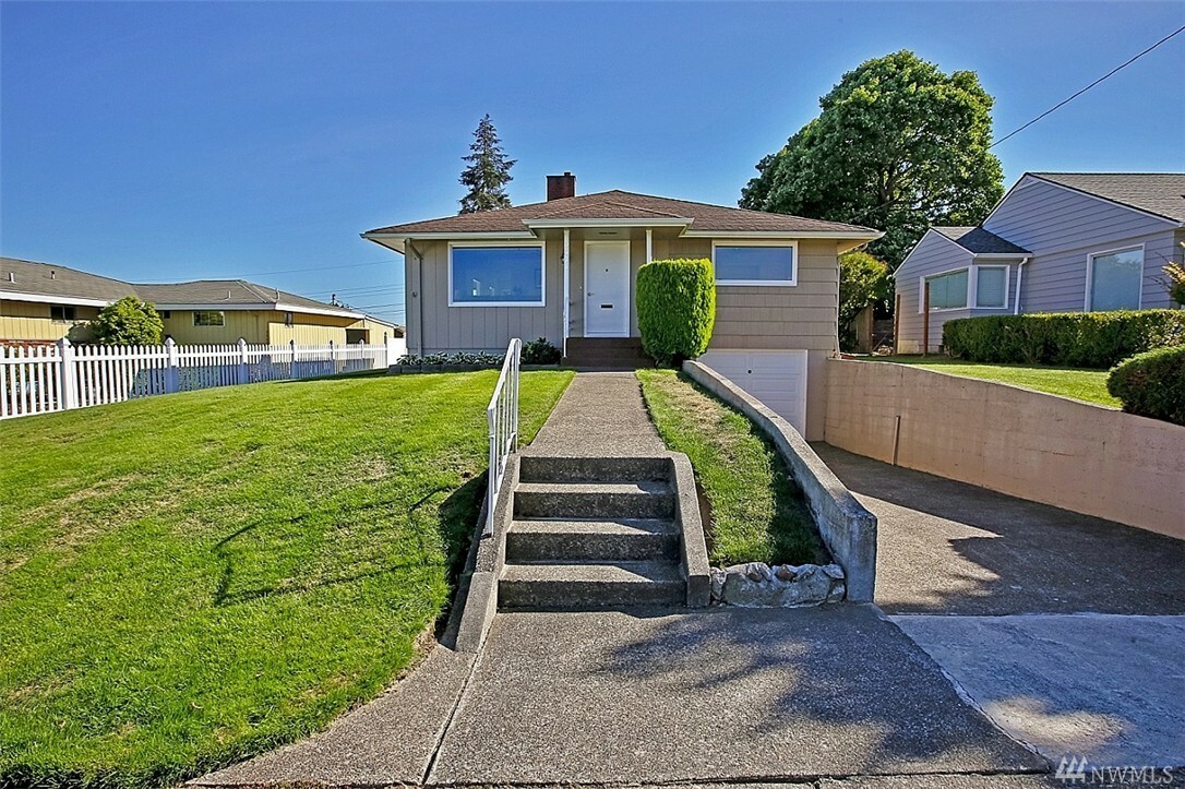 Property Photo:  2511 Holman St  WA 98310 