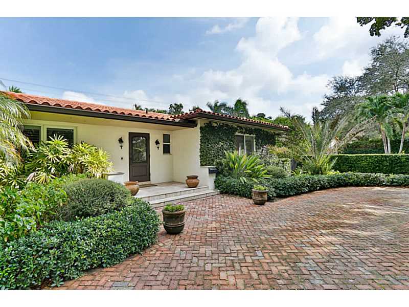 Property Photo: 715 Palermo Av FL 33134