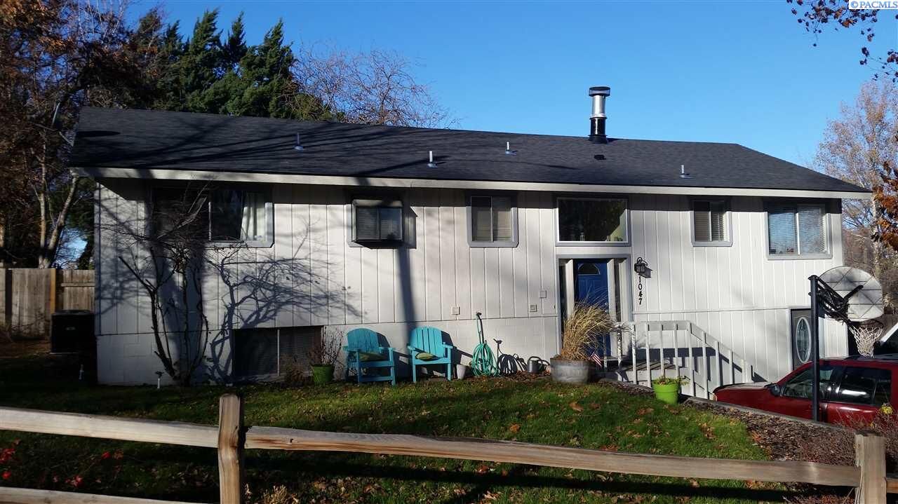 Property Photo: 1047 Elm Street WA 99350