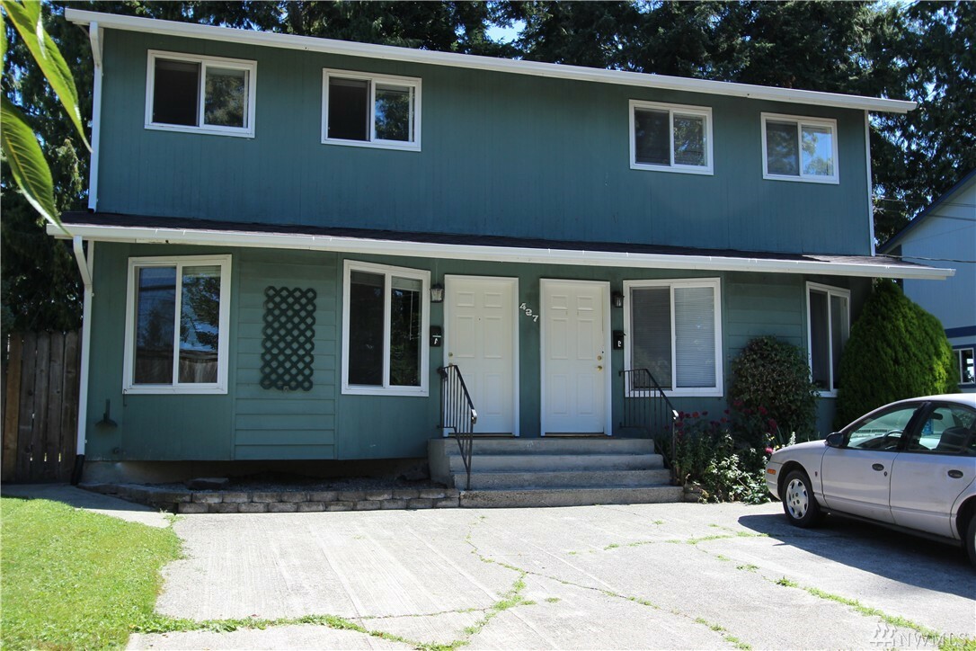 Property Photo:  427 Cedar Ave  WA 98290 