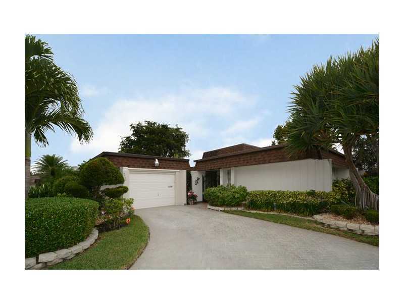 Property Photo:  5737 Bayberry Ln  FL 33319 