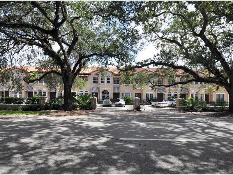 Property Photo: 467 Coral Wy A-4 FL 33134