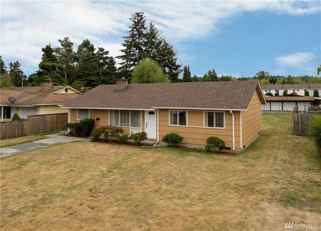 Property Photo: 804 5th Ave SE WA 98372