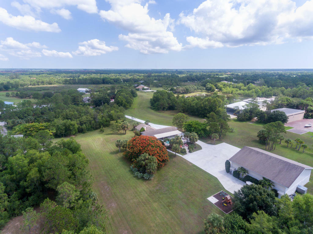 Property Photo:  3240 SE Chandelle Road  FL 33478 