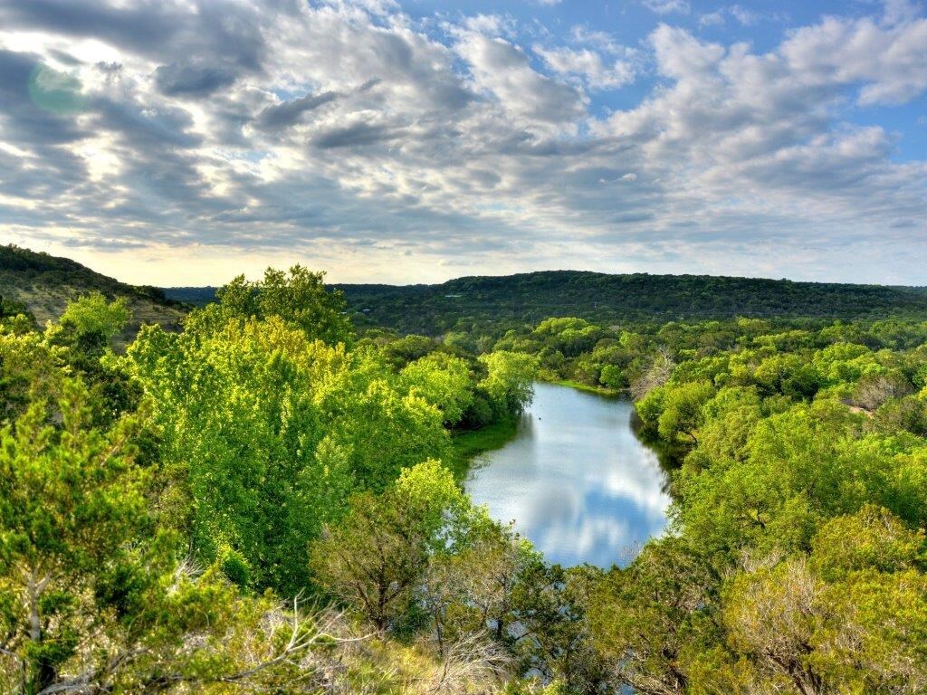 Property Photo:  725 Comanche Waters Road  TX 78676 