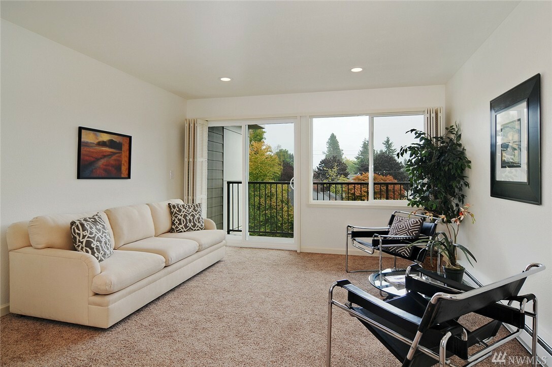 Property Photo:  11556 Greenwood Ave N 304  WA 98133 