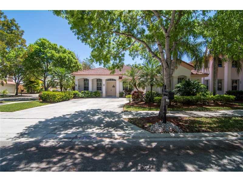 Property Photo: 3826 Crestwood Cir FL 33331