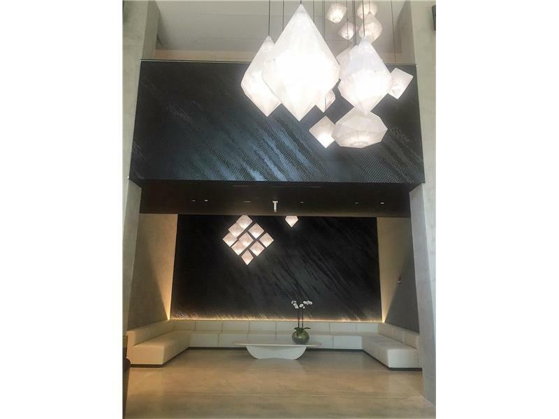 Property Photo: 151 SE 1 St 1011 FL 33131
