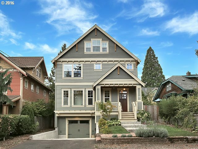 Property Photo: 8015 SW 46th Ave OR 97219