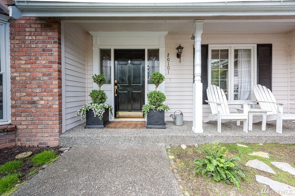 Property Photo: 20101 NE 42nd St WA 98074