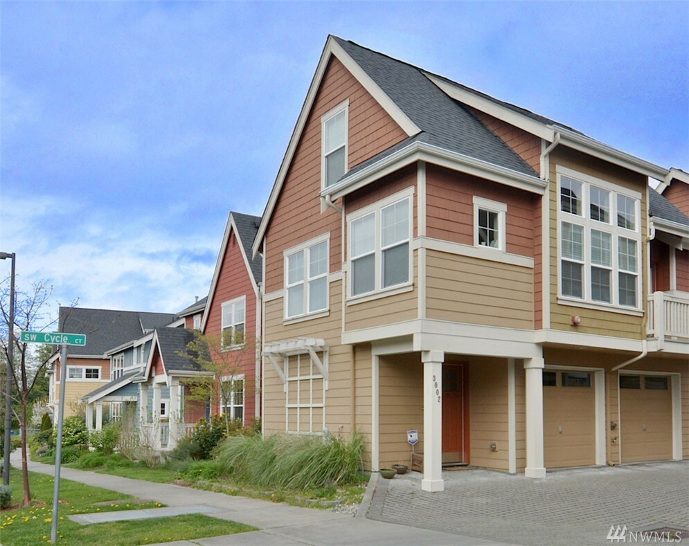 Property Photo:  3002 SW Cycle Ct  WA 98126 