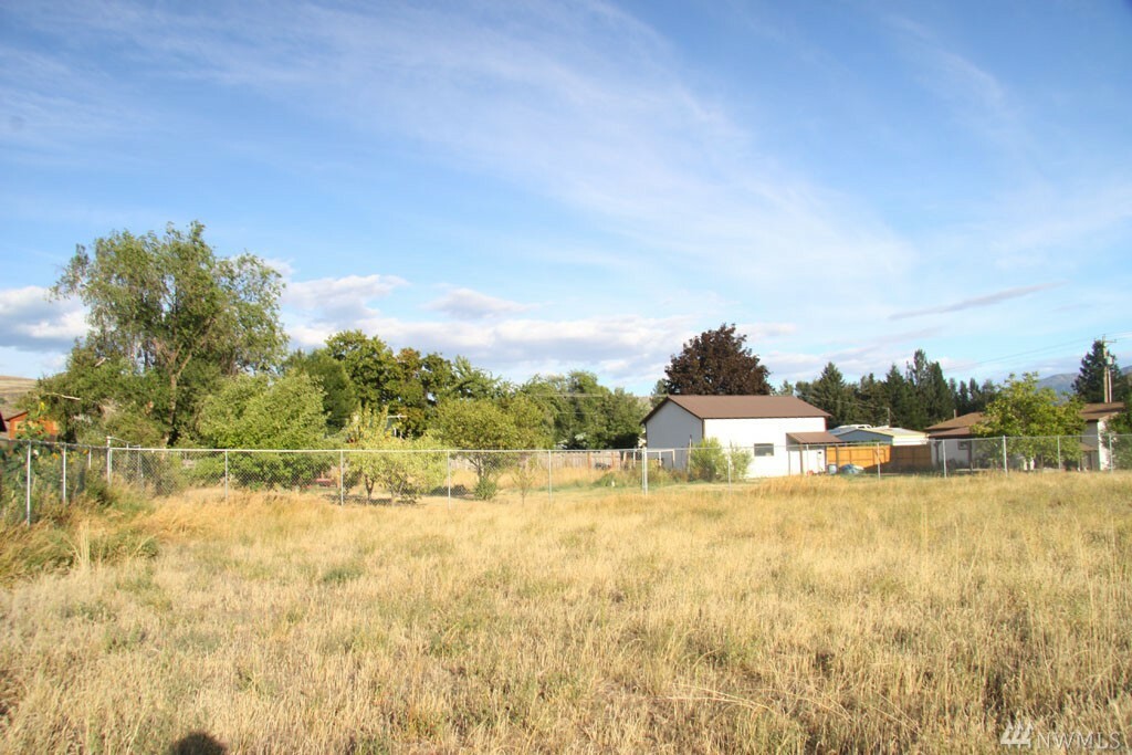 Property Photo:  1004 Riverside Ave  WA 98856 