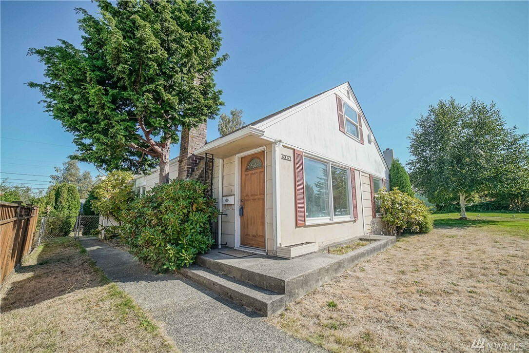 Property Photo: 3337 N Gove St WA 98407