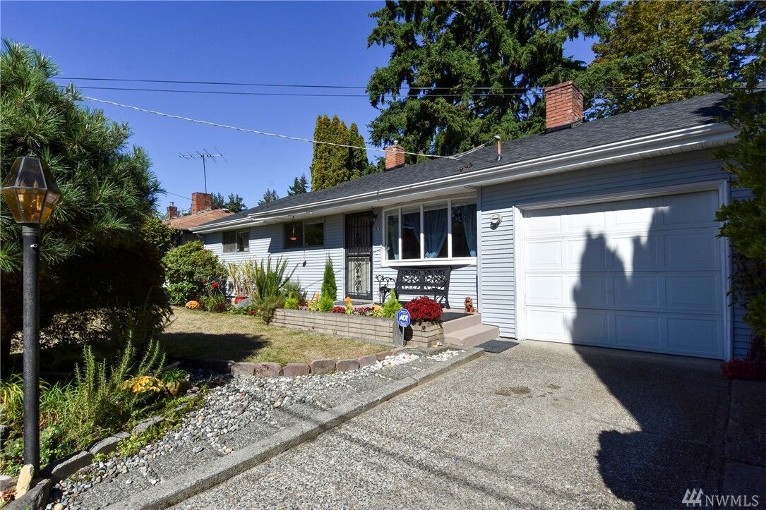 Property Photo: 3024 NE 133rd St WA 98125