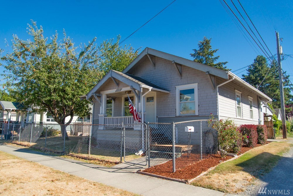 Property Photo:  510 S 36th St  WA 98418 