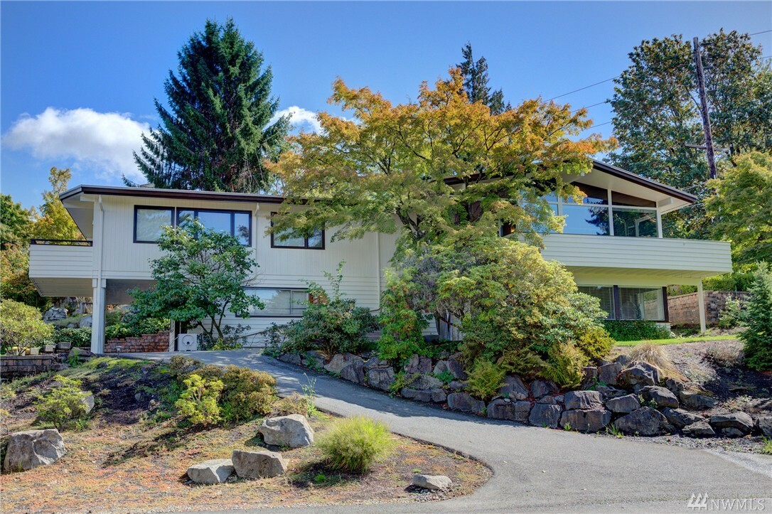 Property Photo:  2404 88th Ave NE  WA 98004 