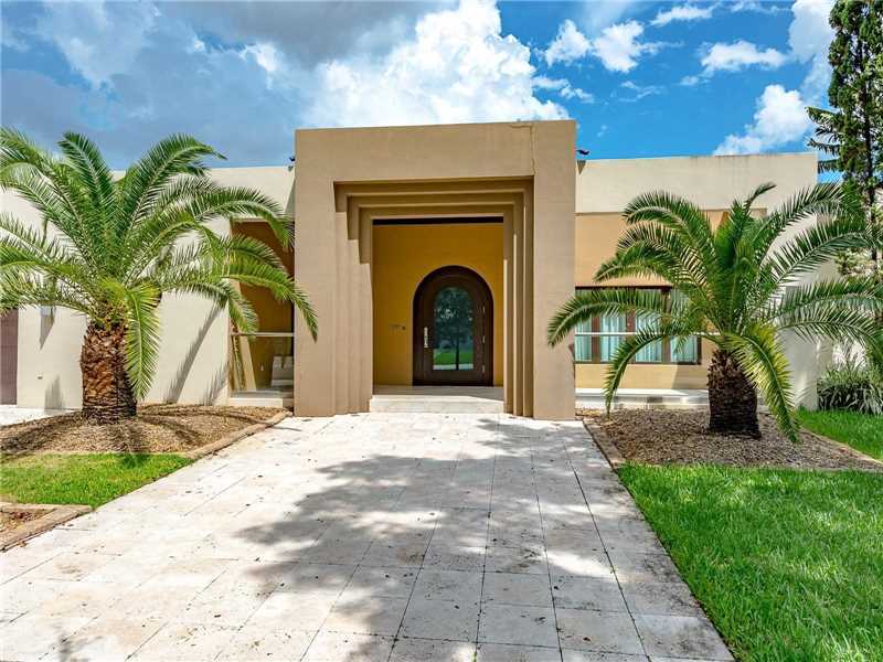 Property Photo: 7261 W Troon Cir FL 33014