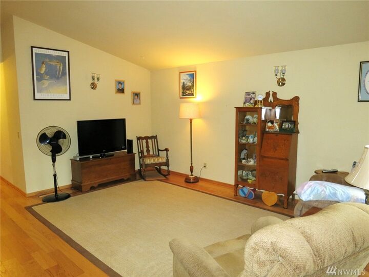 Property Photo:  1018  99th Avenue SE  WA 98258 