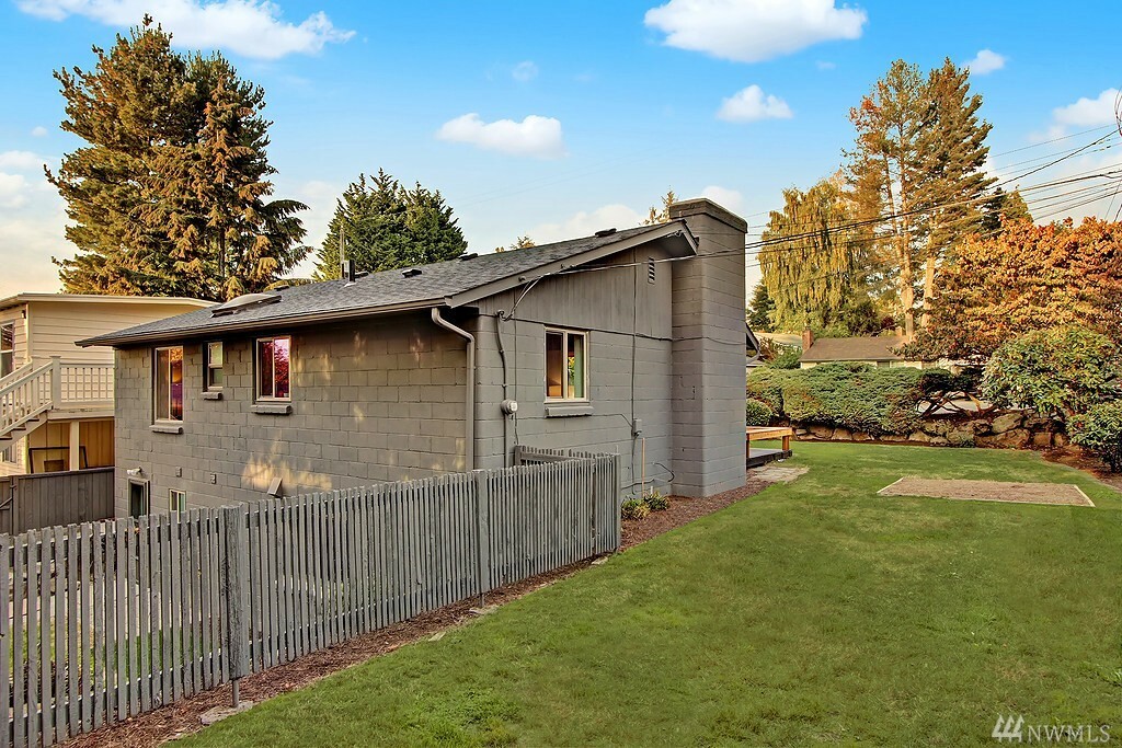 Property Photo:  16741 3rd Ave NE  WA 98155 