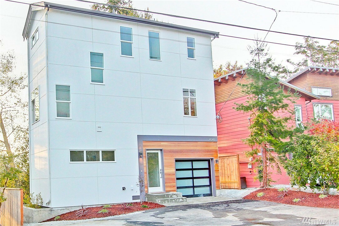 4545  21st Avenue SW  Seattle WA 98106 photo