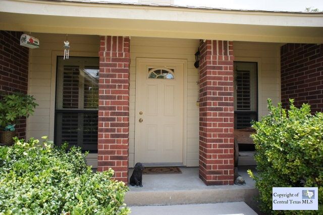 Property Photo: 318 Hunter Ridge Road TX 78666