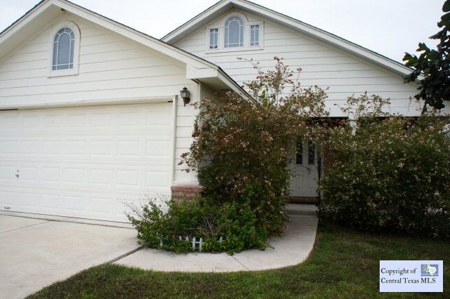 Property Photo: 120 Spur Cove TX 78640