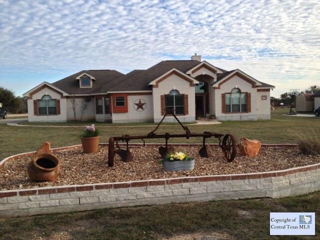 Property Photo: 170 Western Oaks TX 78132