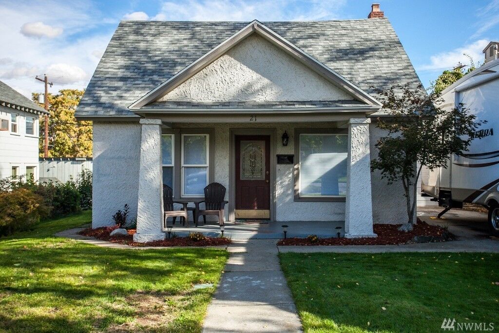 Property Photo:  21 S Delaware Ave  WA 98801