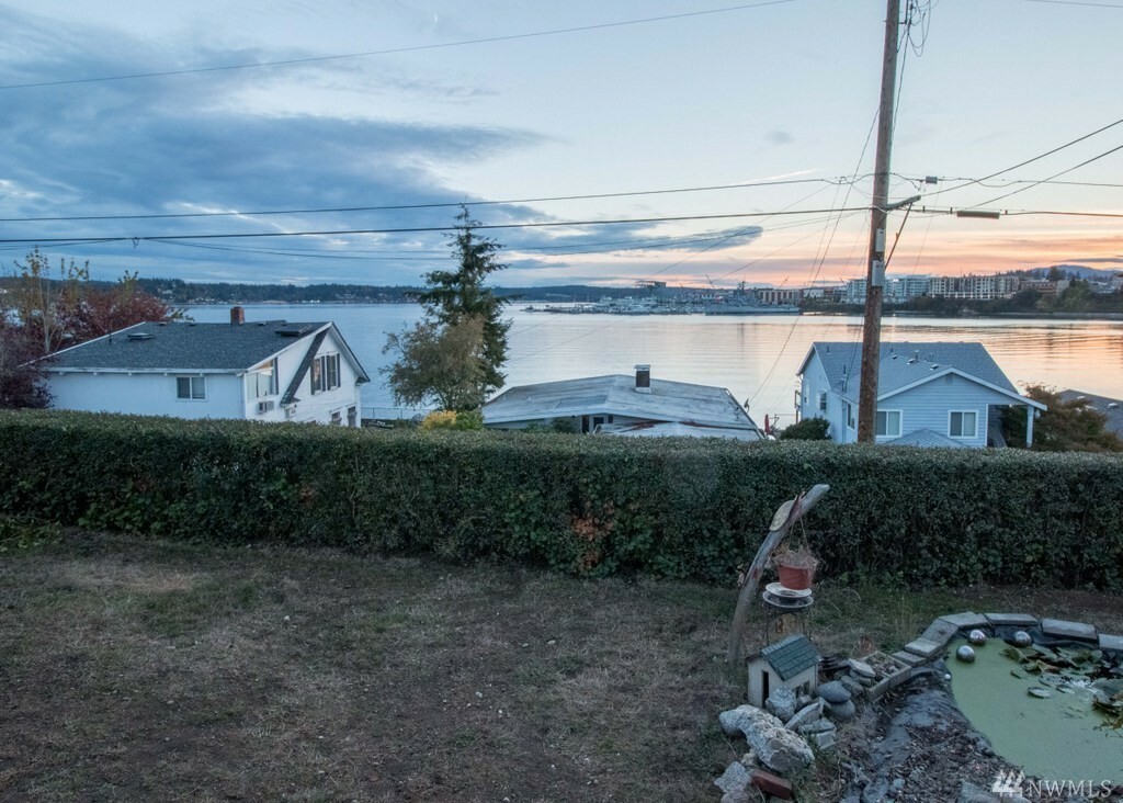 Property Photo:  306 Shore Dr  WA 98310 