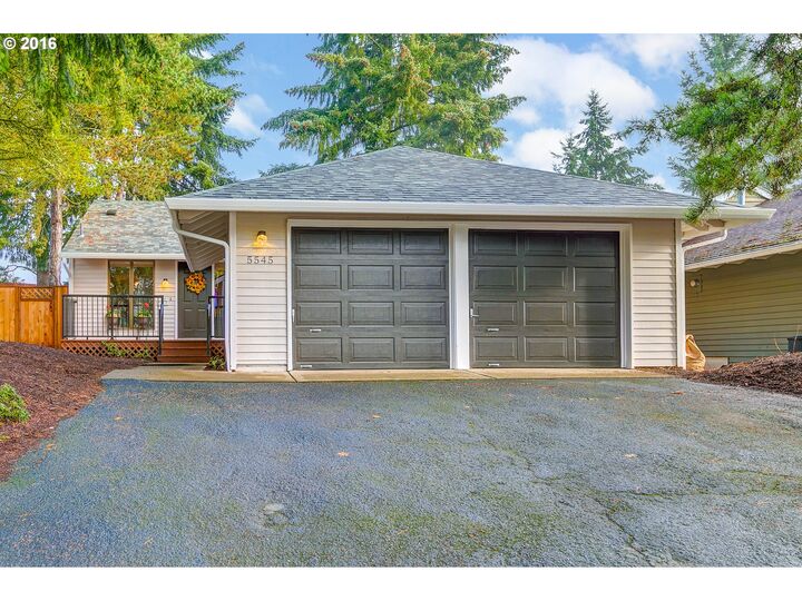 5545 NW Ridgemoor Ct  Portland OR 97229 photo