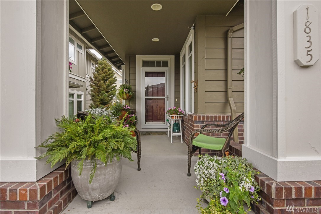 Property Photo:  1835 11th Lane NE 1303  WA 98029 