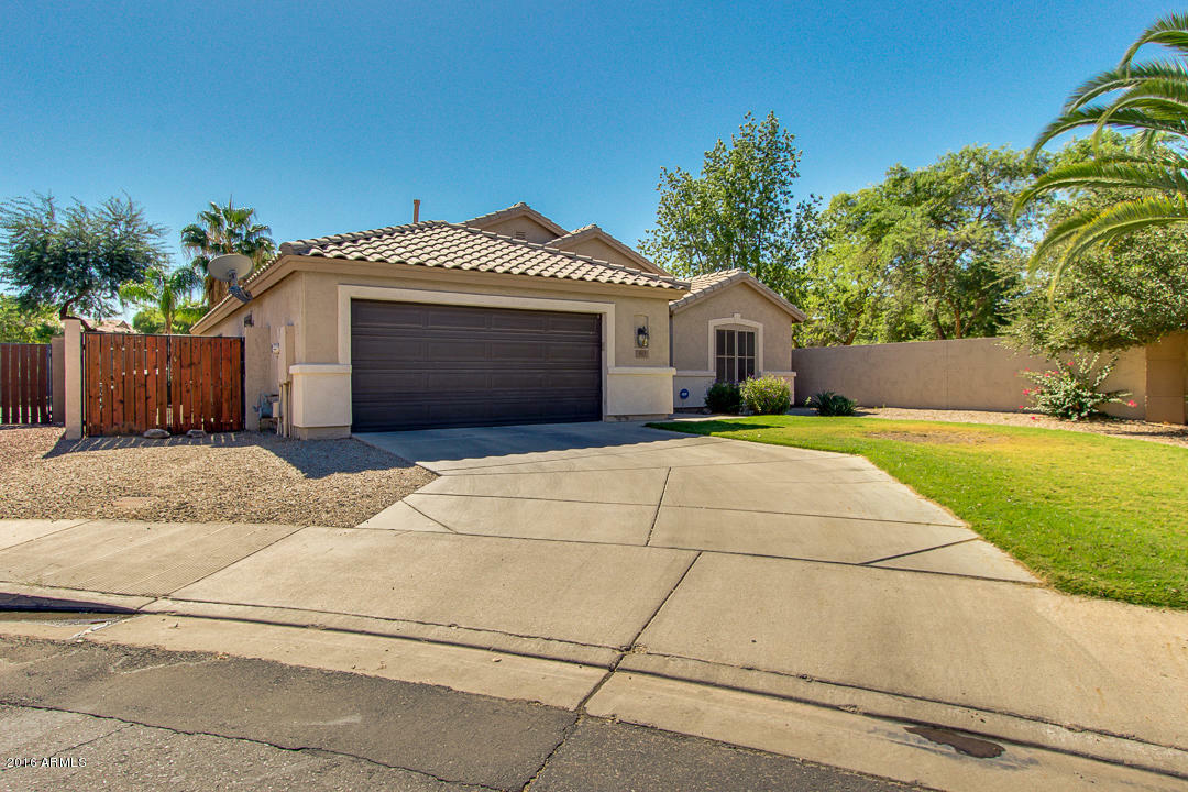 Property Photo:  803 W Canary Way  AZ 85286 