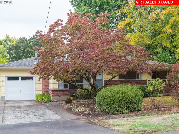 1875 Fernwood Dr  Lake Oswego OR 97034 photo