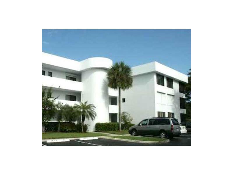 Property Photo: 1430 Sheridan St 16G FL 33020