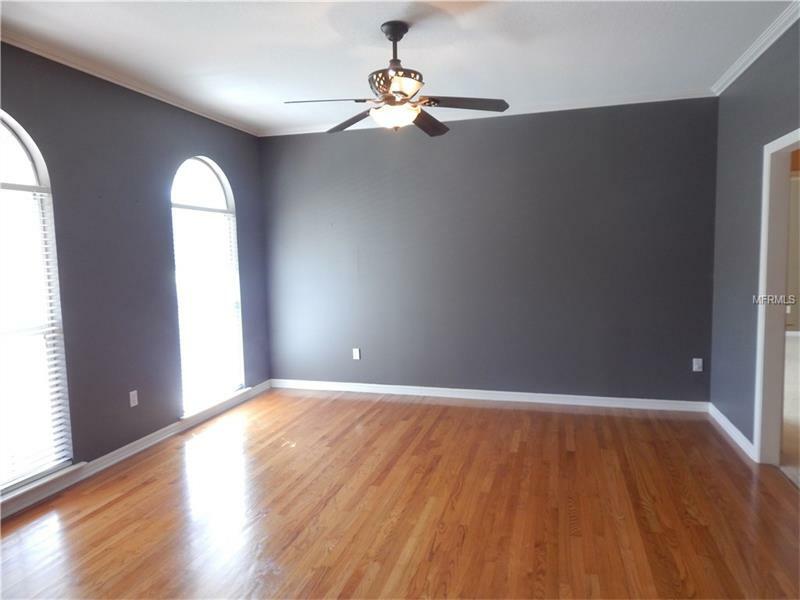 Property Photo: 1305 Lake Como Drive FL 33558