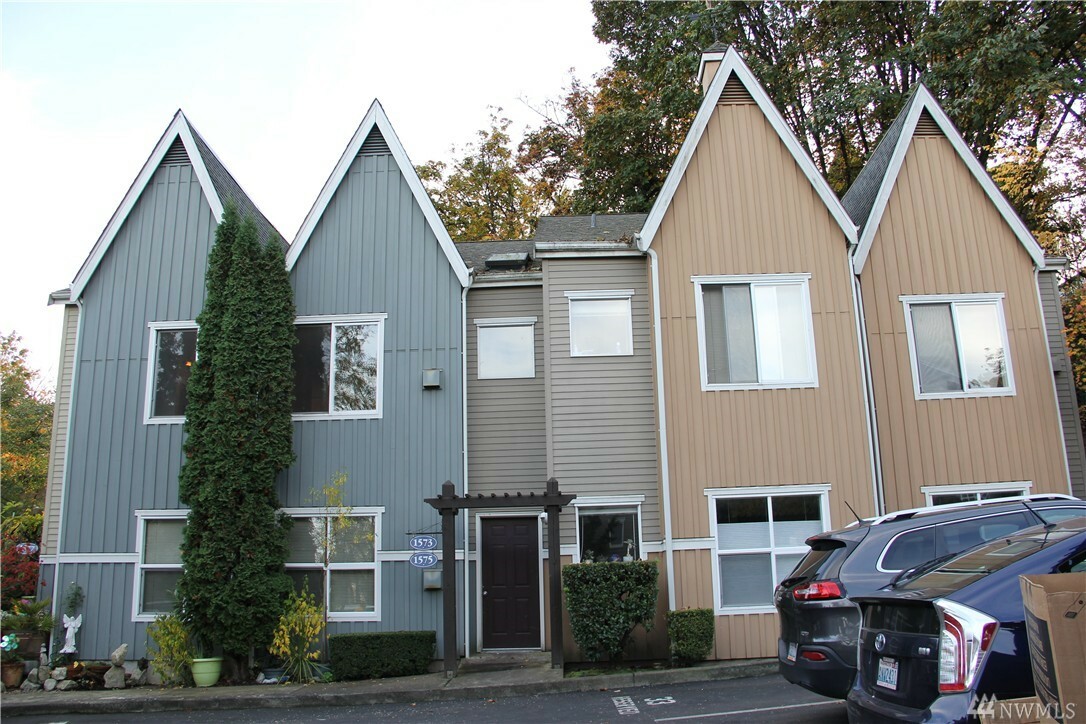 Property Photo:  1575 Cherrylane Ave S 1575  WA 98144 