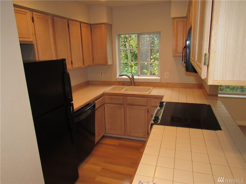 Property Photo: 2540 118th Ave SE 1-201 WA 98005
